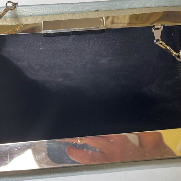 Red lips book cover crossbody bag extremely elegant pre owned . - Picture 9 of 11